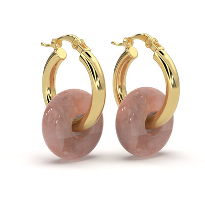 Aretes Dualidad de cuarzo rosa con baño de oro, puestos